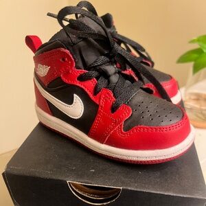 Jordan 1 Mid 7c
Black Gym Red (TD)